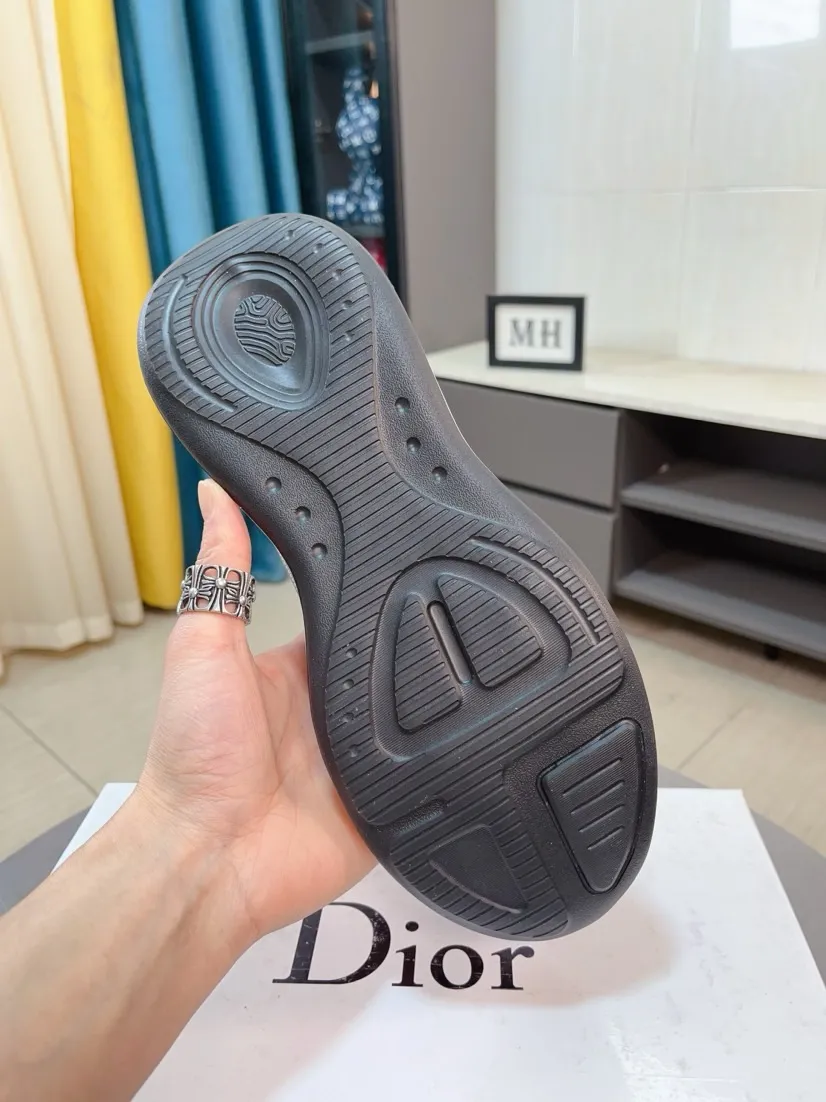 Men's men's shoes 💰440🌹🌹【Dior】Best-selling official website world premiere🔝High-end men's shoes brand official website latest series: The upper is made of imported cowhide with specially designed fabrics➕Mesh breathable lining. Make walking more convenient and comfortable! Compared with the official quality, Midea’s 1:1 replica. Create a fashionable personality to set off your uniqueness! A must-have for trendy men! Classic style. Men's sizes: 38-44.